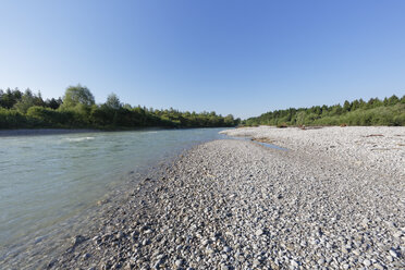 Deutschland, Oberbayern, Isarauen, Geretsried, Schotterbank an der Isar - SIEF005171