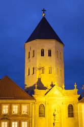 Germany, North Rhine-Westphalia, Paderborn, Gaukirche St Ulrich in the evening - WIF000506