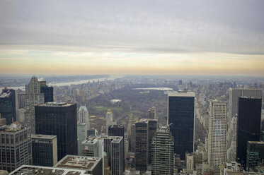 USA, New York, Manhattan, Blick auf den Central Park im Winter von oben - JWAF000001