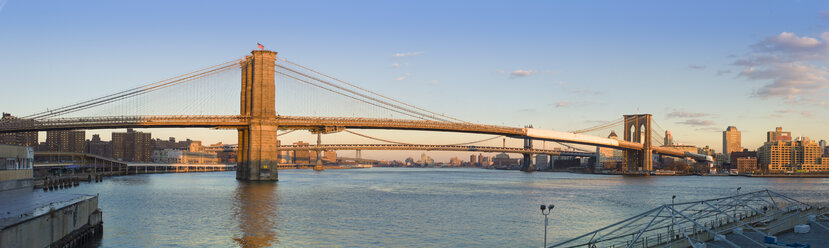 USA, New York, Manhattan, view to Brooklyn Bridge and East River - JWAF000011