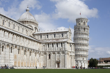 Italy, Tuscany, Pisa, Leaning Tower and Cathedral - KVF000060