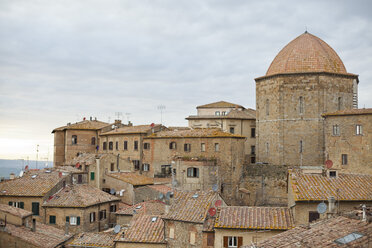 Italy, Tuscany, Volterra, Townscape - KVF000062