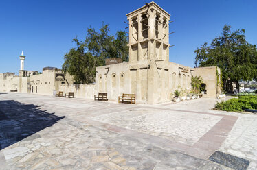 Vereinigte Arabische Emirate, Dubai, Gebäude in der Nähe des Al Fahidi Forts - THAF000180