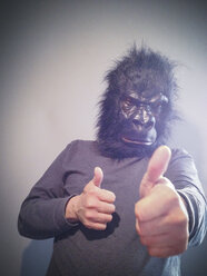 Gorilla with thumbs up - ZMF000266