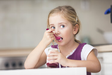 Portrait of little girl eating yogurt - WESTF019113