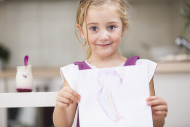 Little girl showing her drawing - WESTF019187