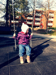 Kind in der Schaukel, Spielplatz Heidelberg - ALF000134