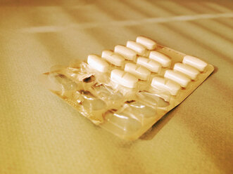 Tablettenpackung bereits eingenommene Tabletten, Deutschland - UWF000055
