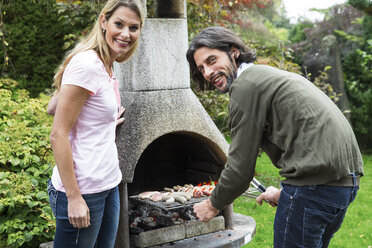 Couple having a barbecue - ABF000577