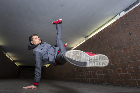 Germany, portrait of young break dancer in underpass - STS000373