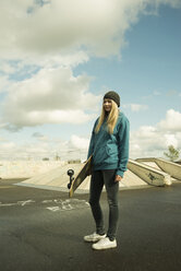 Germany, Mannheim, Young woman at skate park - UUF000031