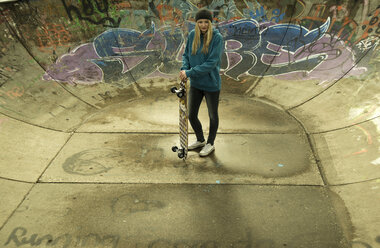 Germany, Mannheim, Young woman at skate park - UUF000057