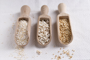 Gepuffter Amaranth, Buchweizen und Quinoa in Holzkugeln - MYF000269