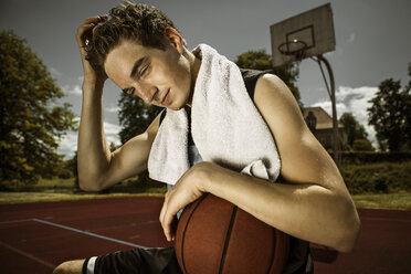 Portrait of young basketball player relaxing - GCF000008