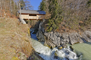 Österreich, Vorarlberg, Bregenzerwald, Hittisau, Kommabrücke über Bolgenach - SIEF005226