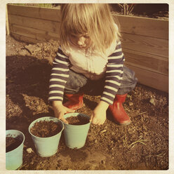 Germany, Baden-Wuerttemberg, girls planting, garden - LVF000937