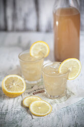 Mugicha, Japanese roasted and iced barley tea, with lemon slices - SBDF000702