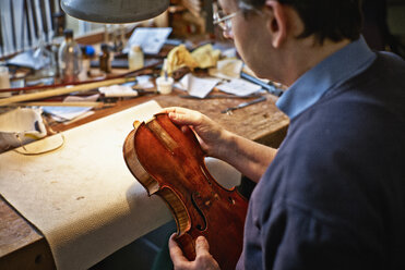 Violin maker at work in his workshop - DIKF000117