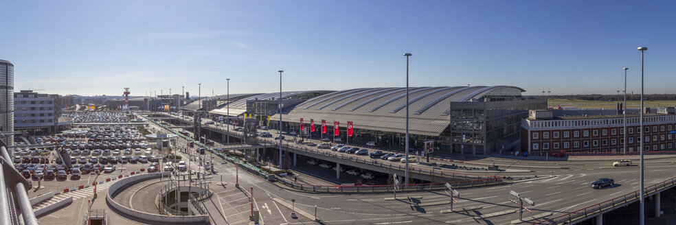 Deutschland, Hamburg, Panoramablick auf die Terminals des Hamburger Flughafens - NK000080