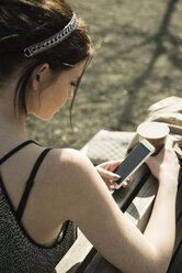 Young woman using smartphone - UUF000068