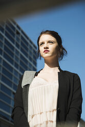 Portrait of young business woman - UUF000080