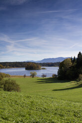 Deutschland, Bayern, Iffeldorf, Blick auf die Osterseen - CSF021195