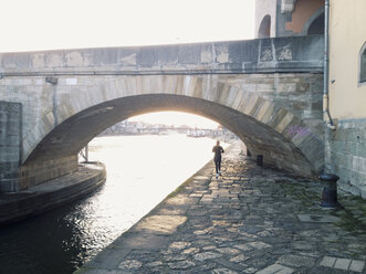 Stone Bridge, the Danube On Wiedfang, Regensburg, Bavaria, Germany, UNESCO world heritage - MSF003587