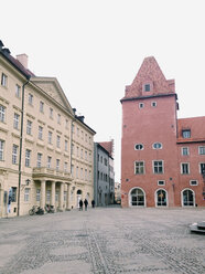 Neue Waag, heute Sitz des Verwaltungsgerichts und Justitia-Brunnen, Regensburg, Bayern, Deutschland, UNESCO-Welterbe - MSF003601