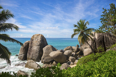 Africa, Seychelles, Mahe, rocky coast - ROMF000008