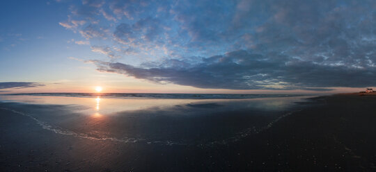 Neuseeland, Sonnenuntergang am Strand von Foxton - WV000565