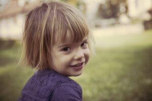 Portrait of smiling little girl - LVF000994