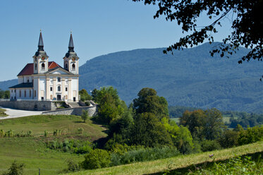 Slowenien, Zuzemberk, Blick auf die Pfarrkirche - LVF000991