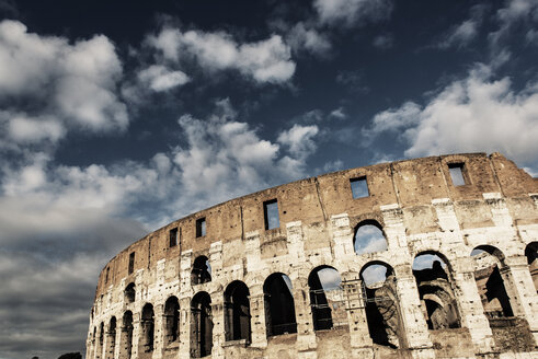 Italy, Rome, Colosseum - KAF000111