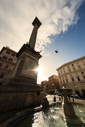 Italien, Rom, Platz mit Brunnen in der Nähe der Basilica di Santa Maria Maggiore - KAF000123