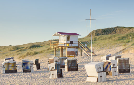 Deutschland, Nordfriesische Inseln, Sylt, Strand von Rantum am Abend - ATA000054