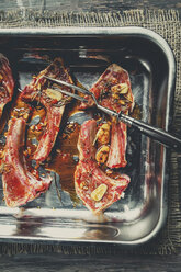 Marinated lamb chops with garlic, chilli-powder and dried leaves say - SBDF000709