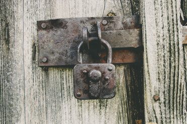 Old, rusty lock on door latch, Vaihingen an der Enz, Baden-Wuerttemberg, Germany - SBDF000726