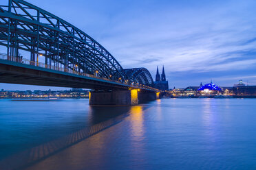 Germany, North Rhine-Westphalia, Cologne, View to Hohenzollern Bridge and Cologne Cathedral in the evening - PA000589