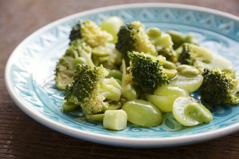 Salat aus Brokkoli, Fava-Bohnen und Trauben - HAWF000070