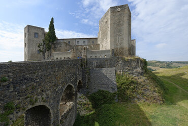 Italien, Basilikata, Melfi, Schloss mit archäologischem Nationalmuseum - LB000663