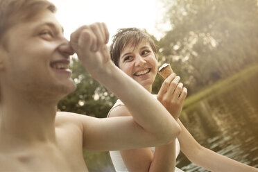 Young couple having fun at quarry pond - MUMF000006