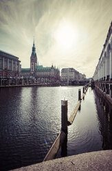 Deutschland, Hamburg, Rathaus und Kleine Alster - KRPF000414