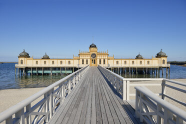 Sweden, Varberg, Bathhouse at the Baltic Sea - BR000203