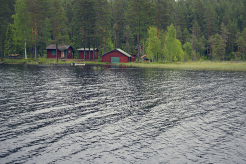 Schweden, Leksand, Holzhütten am Ejensee - BR000271