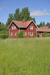 Schweden, Dalarna, Typisches rotes Holzhaus - BR000323