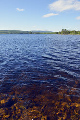 Schweden, Stroemsund, Morgensonne auf einem See - BR000531