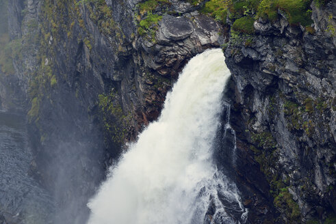 Schweden, Gaeddede, Wasserfall Haellingsafallet - BR000458