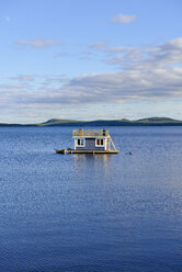 Schweden, Vilhelmina, Hausboot auf dem See Volgsjoen - BR000460