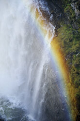 Schweden, Gaeddede, Regenbogen am Wasserfall Haellingsafallet - BR000300
