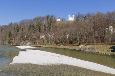 Deutschland, Bayern, Oberbayern, Bad Tölz, Kalvarienberg und Isar - SIEF005285